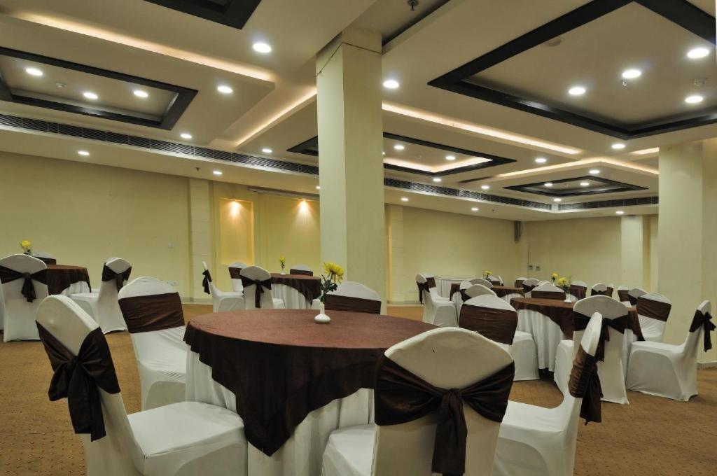 The Grand Orion - Greater Kailash New Delhi Extérieur photo