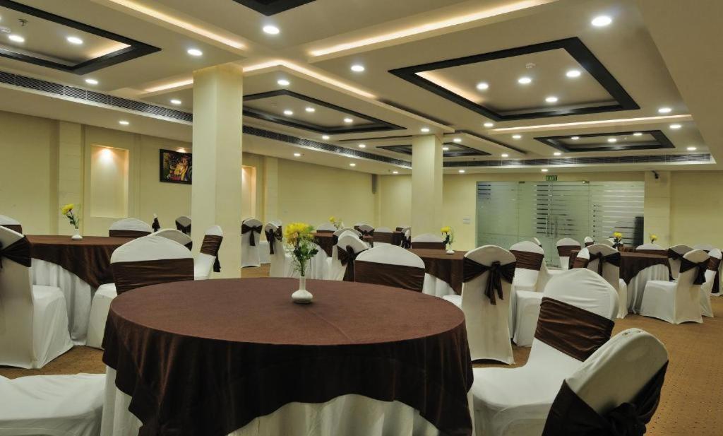 The Grand Orion - Greater Kailash New Delhi Extérieur photo